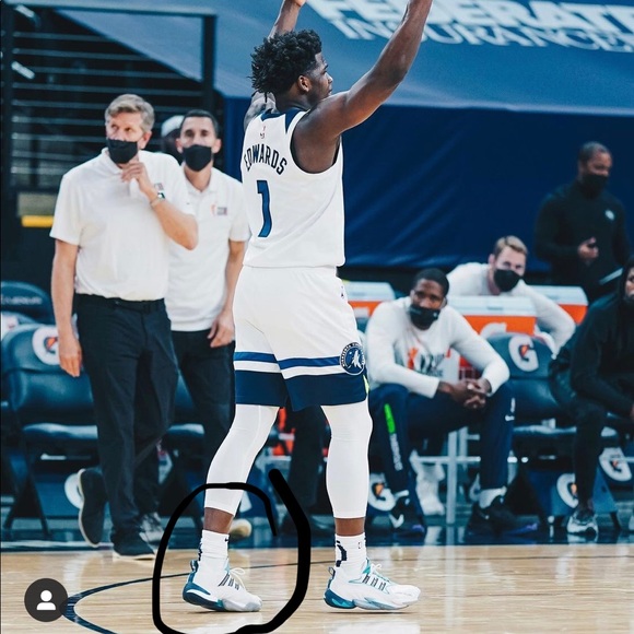 Anthony Edwards Signed Game Worn Shoe - Picture 3 of 5